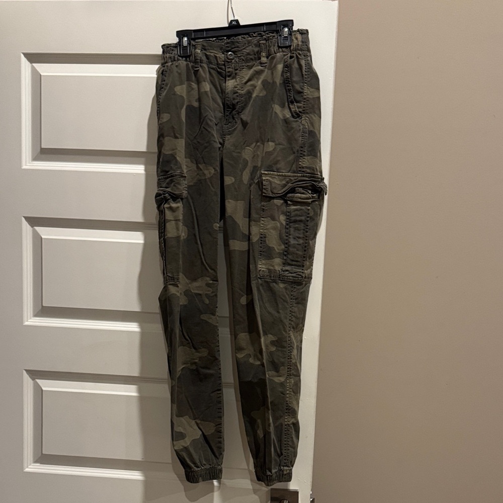 American Eagle Camouflage Cargo Pants
